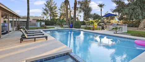 Fantastic outdoor pool/spa oasis