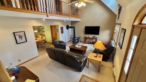 Spacious Living Room/Flat Screen TV