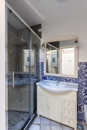 Cistern shower