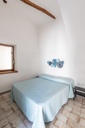 Room with double bed