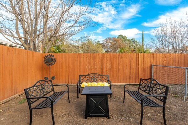 Relax by the fire pit. Area is fenced in for your furry friends