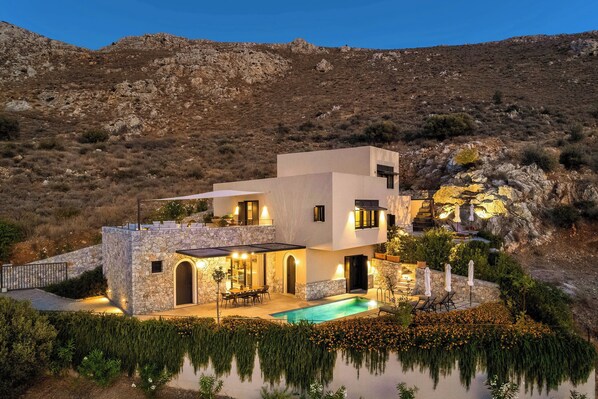 Askianos Luxury Villas - Exterior panoramic view of the premises