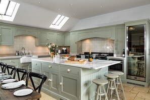 Well-equipped kitchen with a dishwasher and coffee machine