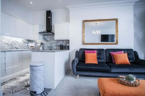 Caldey View - Luxury 2 Bedroom - Panorama - Tenby (20986)