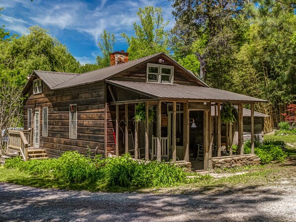 Covered porch entry way