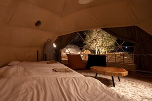 Inside the glamping dome. Very clean and relaxing.