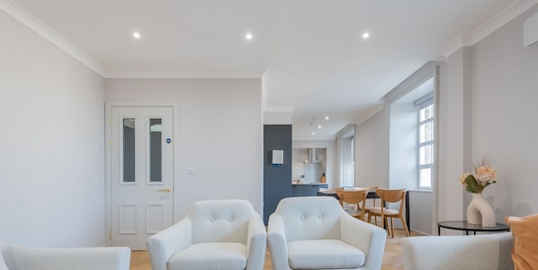 Bright and spacious livingroom