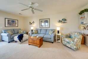 Living Room | Central Air Conditioning | Keyless Entry