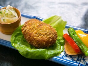 ・Spiny lobster croquette: Loved by both adults and children! Crispy and hooky texture is irresistible