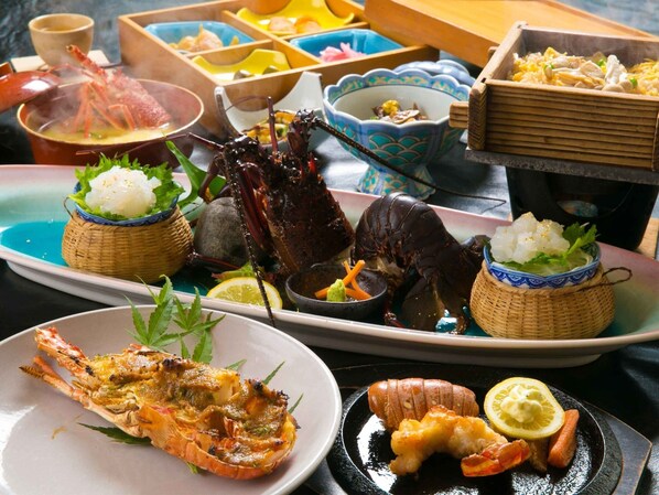 ・[Kuroshio kaiseki meal example] No. 1 popularity at this hotel! A standard kaiseki meal full of spiny lobster