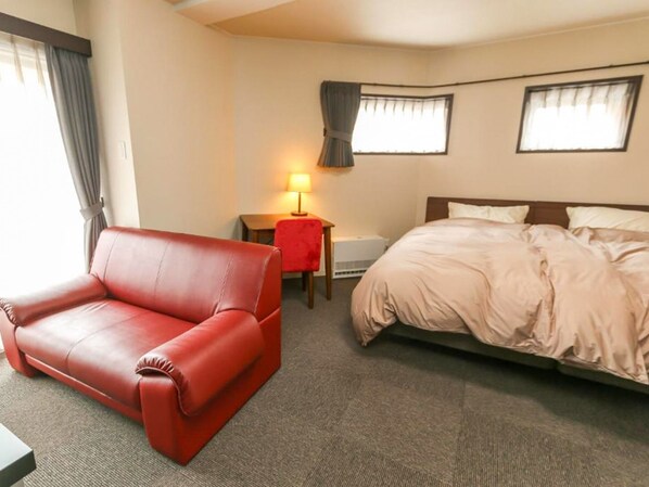 ・【Double room】Perfect for couples and friends. Enough space with big sofa and bed