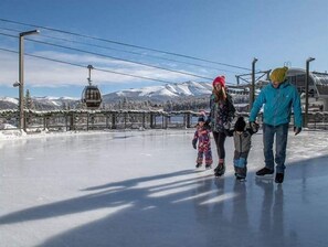 Skidåkning och snöaktiviteter