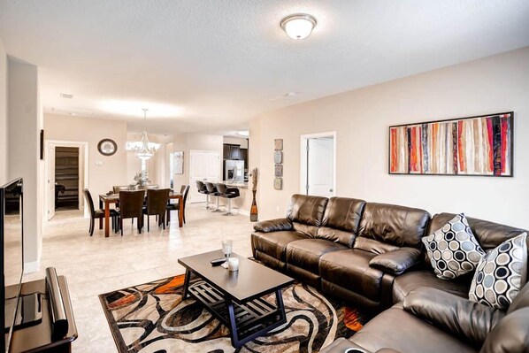 4329AC_LivingRoom