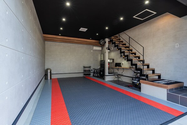 garage house hotel
