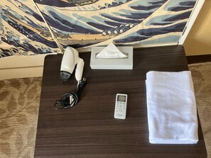 ・[404・In-room facilities] Towels and hair dryers are provided in the room.