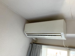 ・[404・Indoor equipment] You can relax comfortably with air conditioning equipment