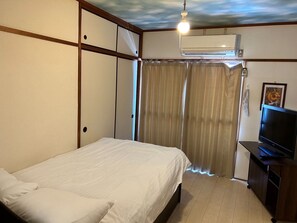 ・[502・Bedroom] Feel free to use the TV, air conditioning, etc.