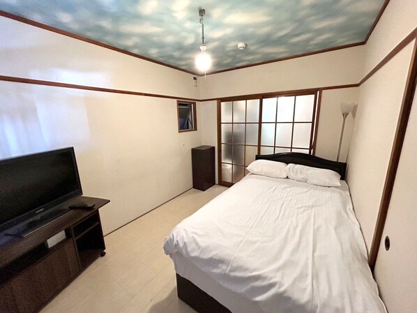 ・[502・Bedroom] Spacious double bed where you can rest comfortably