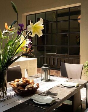 Outdoor dining