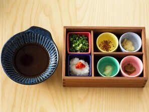 ・[Dinner example: Shabu-shabu Miho course] Various condiments are also available