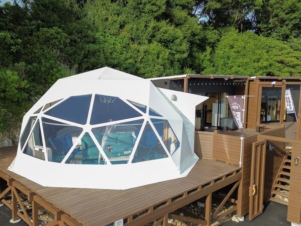 ・[Site A] Dome tent with a cute round shape