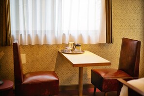 The chairs in the guest rooms, which are designed in the image of a pure coffee shop, are a masterpiece. Please enjoy the calm retro atmosphere.