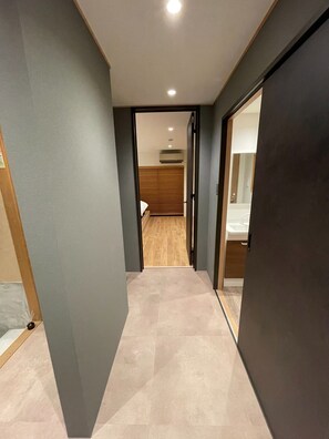 Corridor leading to the bedroom