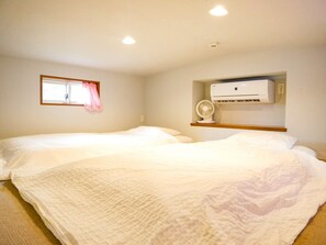・Bedroom (Royal)