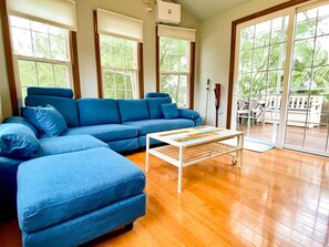 ・Living room (Royal)