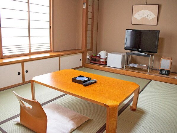 ・Japanese-style room with 6 tatami mats, a spacious Japanese-style room to soothe your fatigue