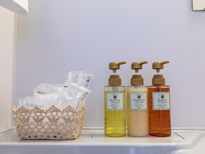 Bathroom amenities