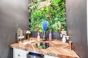 Built-In Wet BAr 