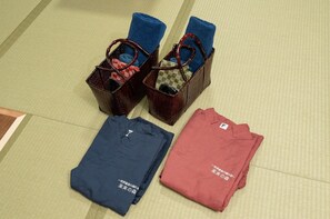 We have indoor clothes that you can wear comfortably in your room. (S, M, L, LL, 3L)