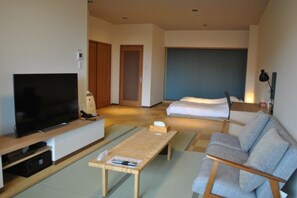 [Rooms on the 2nd and 3rd floors] Spend a relaxing holiday in a simple tatami room with a sense of freedom.