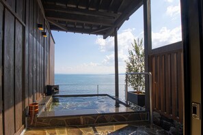 Main building/open-air bath