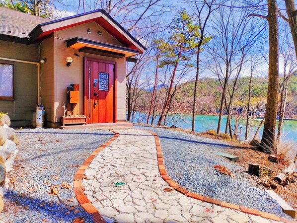 A secluded lakeside villa [Tokidoki Chocolate] opens in 2024♪