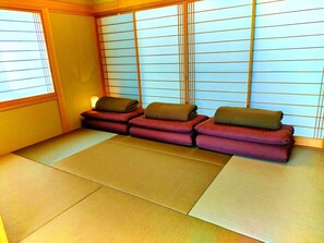 A Japanese-style room on the first floor that can comfortably accommodate three futons. There are two rooms of the same type.