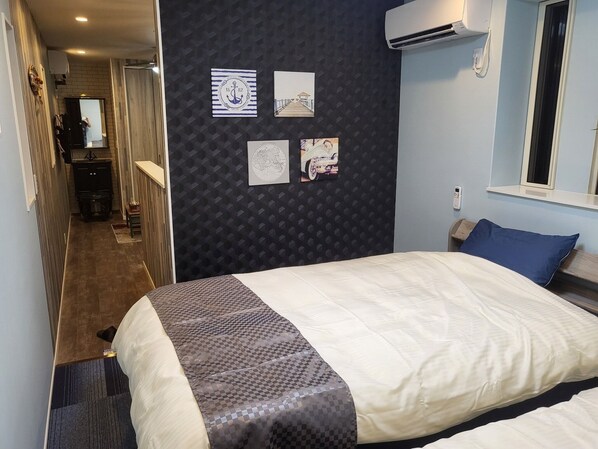 2 semi-double beds
