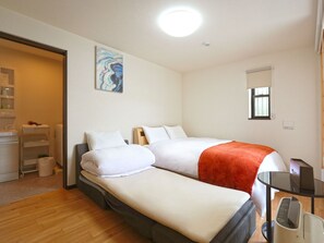 ・[Triple/living room] Sofa bed is also available.
