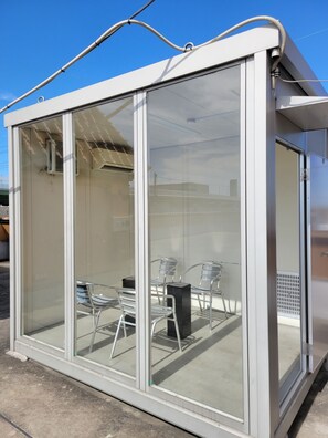 rooftop smoking room