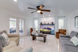 Living Room | Sleeper Sofa | Smart TV