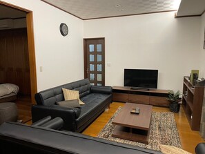 1st floor living room