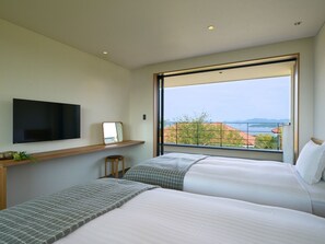 ・[Two-story twin] If you open the window on the second floor, you can enjoy the refreshing breeze of the Seto Inland Sea in the bedroom.
