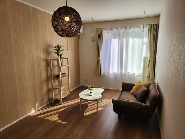 Twin room: Area 22.29㎡ / Capacity 1-2 people / 1st or 2nd floor (with stairs) / Non-smoking