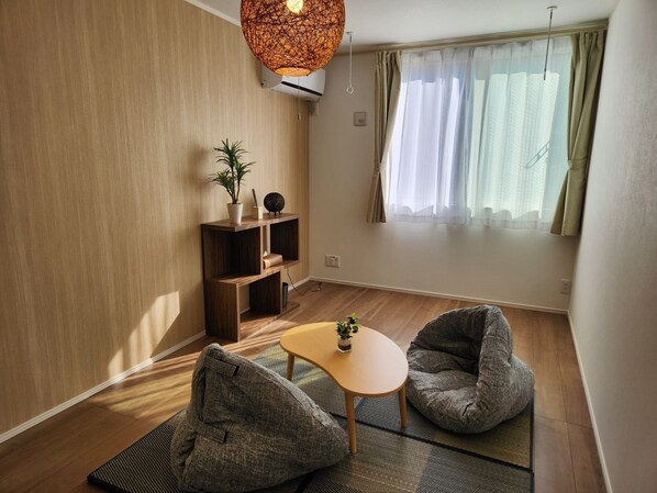 Twin room: Area 22.29㎡ / Capacity 1-2 people / 1st or 2nd floor (with stairs) / Non-smoking