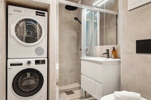 The washing machine and tumble dryer are free to use during your stay.

The bathroom offers a luxurious hotel atmosphere and standard, allowing for a comfortable and relaxing experience.