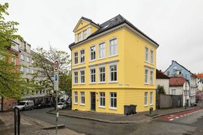 Located in a lovely cobblestone street in historical Sandviken!