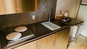 ・[honmachi kitchen] Two IH heaters in the stainless steel kitchen. Easy to clean up after cooking