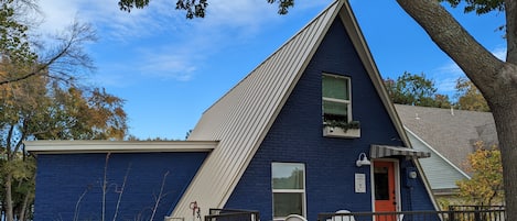 Camp Coffee on Lake Texoma - Enjoy this unique, vibrant A-frame lake front home!