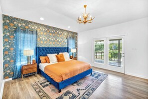 Master King Suite in the Main House with King bed, Private entrance& bathroom.